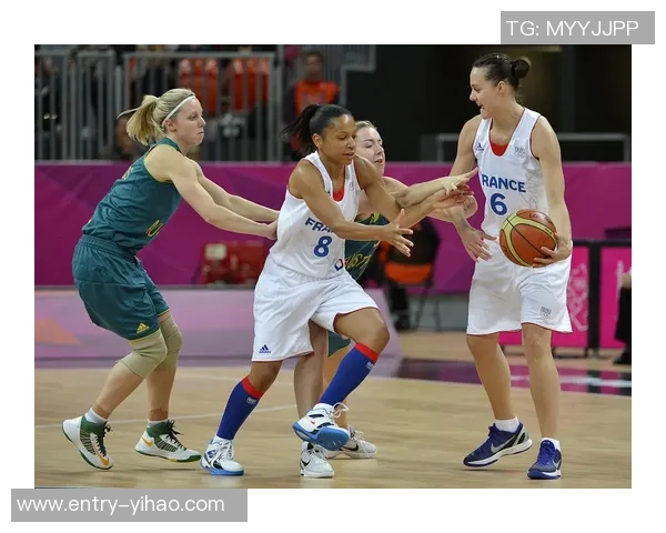 亚特兰大梦想队与风暴队的激烈对决展现篮球魅力与团队精神