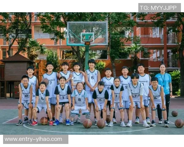 余嘉豪的成长之路与篮球梦想的追逐历程